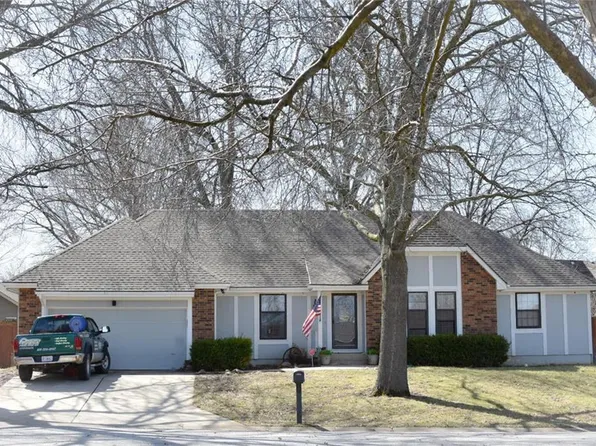 408 NW Manor Dr, Blue Springs, MO 64014