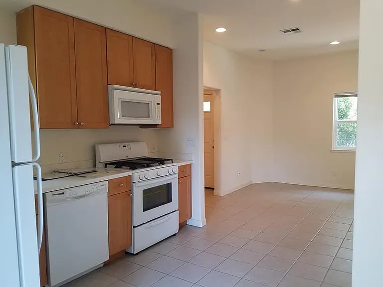 2460 High St — Photo 11