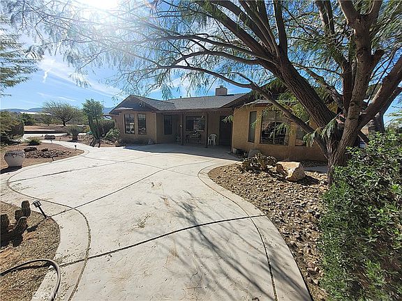 3rd image of 23677 Cahuilla Rd