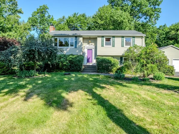 284 S West St, Feeding Hills, MA 01030