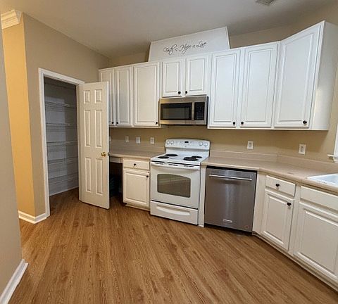 Kitchen & Pantry