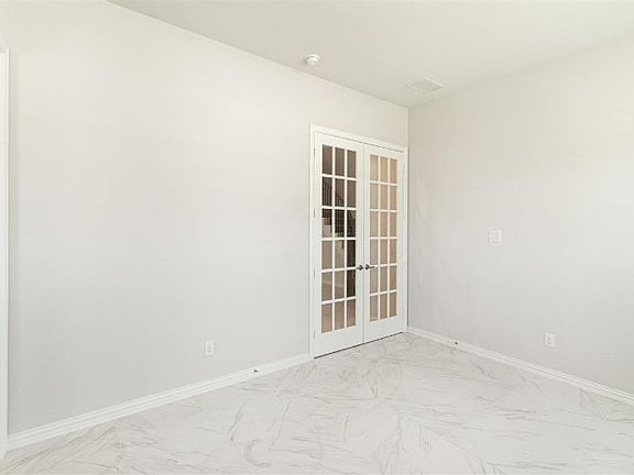 3rd image of 605 Bosque River Dr