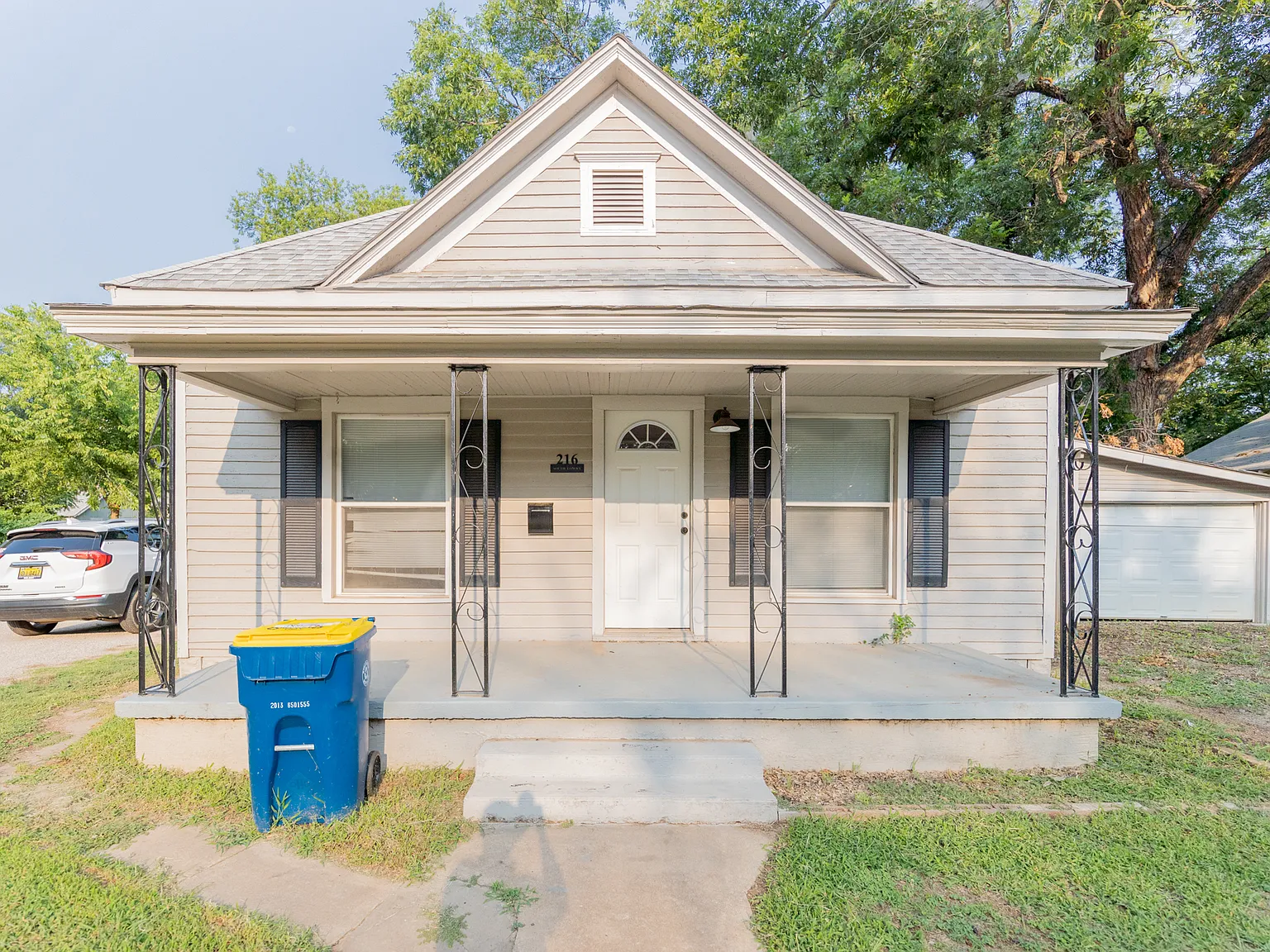 4 bed, 1248 sqft, $2,000 — Photo 2