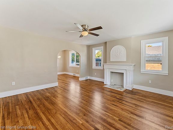 5th image of 22045 Elmwood Ave