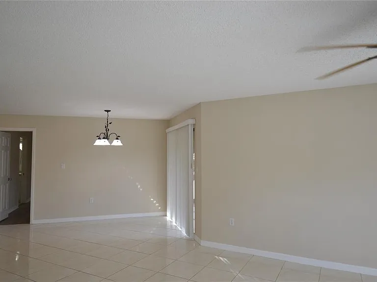 605 Lennox Rd W — Photo 3