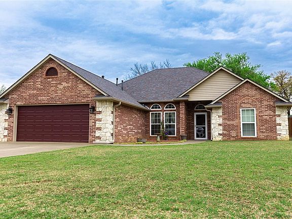 2nd image of 1012 Tilghman Dr