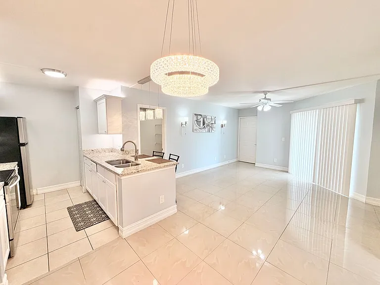 150 Santa Clara Dr #4 — Photo 5
