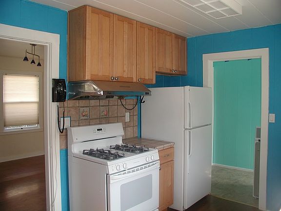 3rd image of 685 Ehrhorn Ave