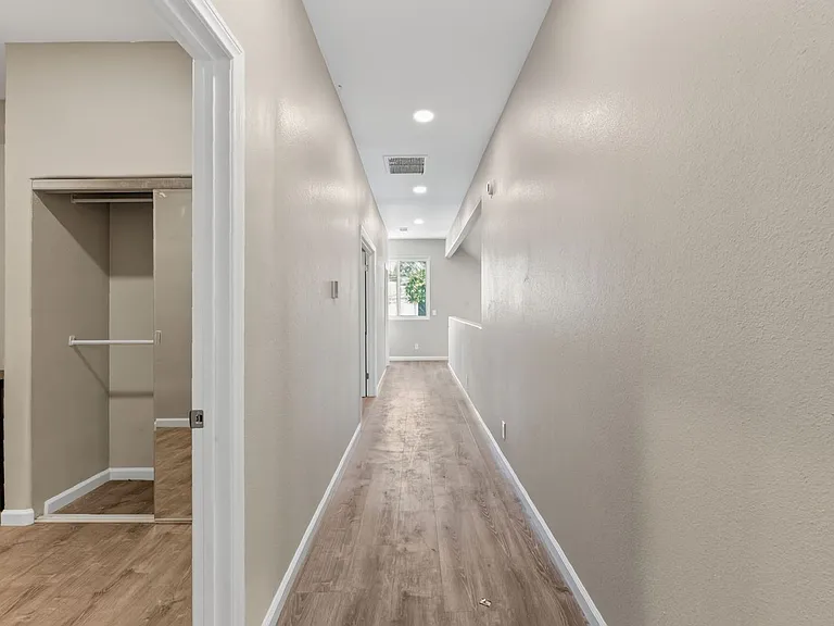 880 La Terraza Blvd #3 — Photo 8