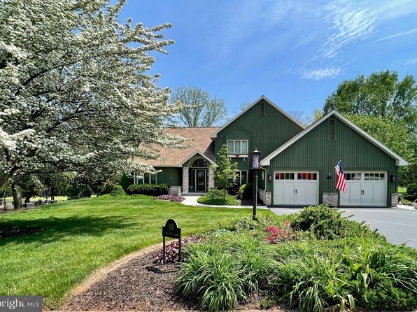 6 Pond Ridge Ln, Hanover, PA 17331