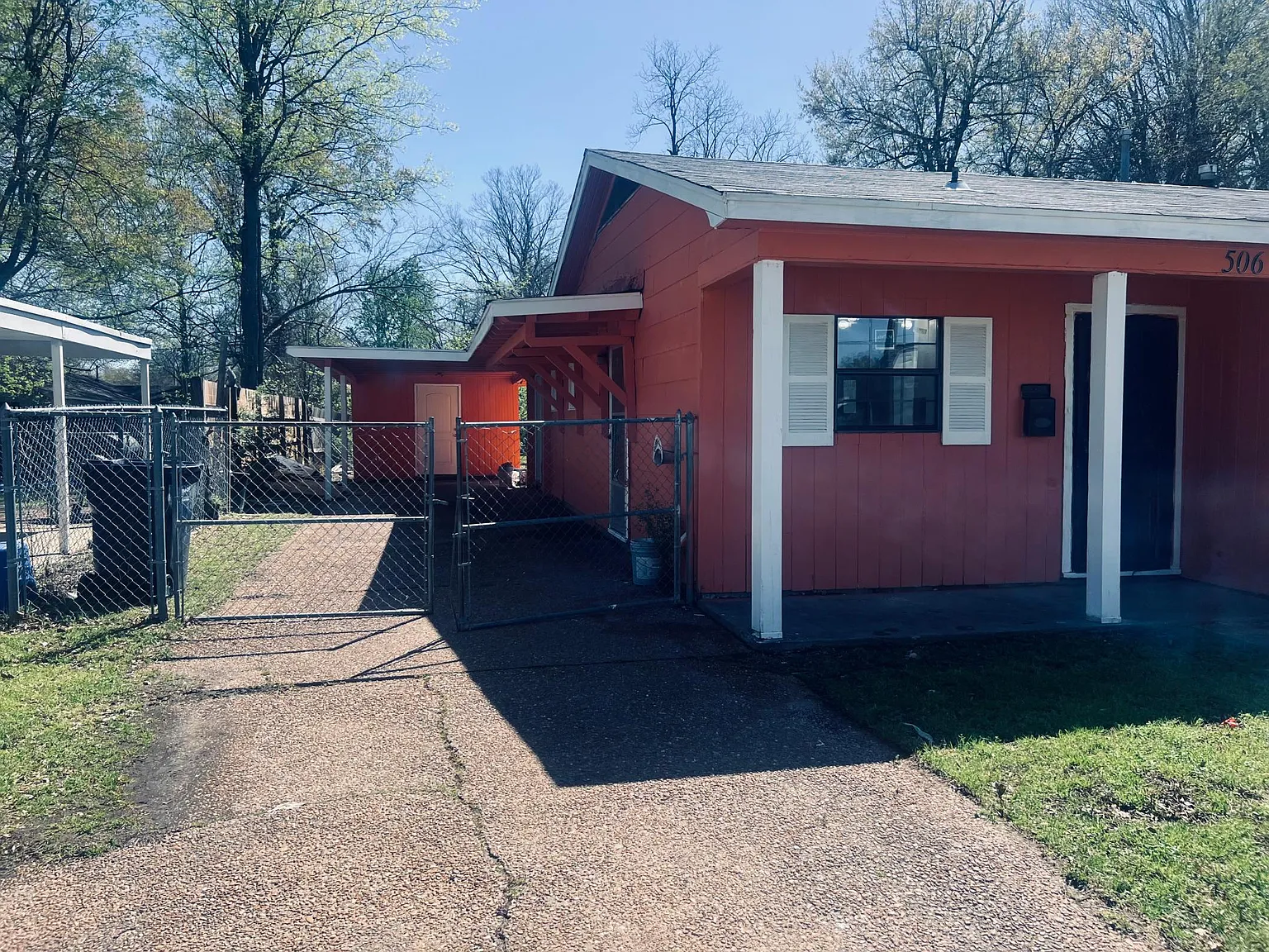 3 bed, 1.5 bath, 1640 sqft, $1,300 — Photo 2