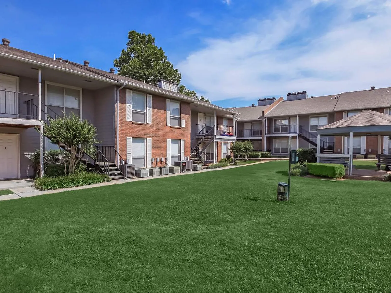 Meadow Glen Apartments — Photo 2