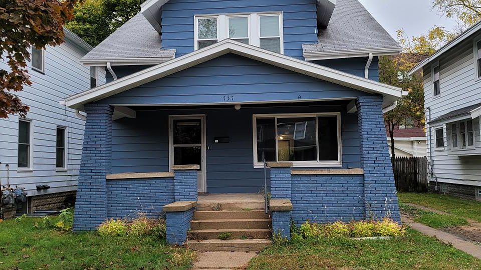 1st image of 737 Crescent St NE