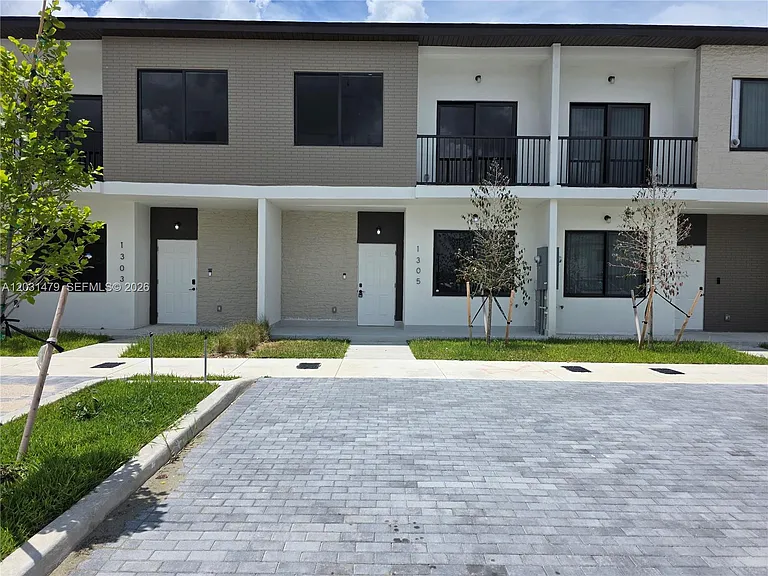 1305 NW 4th Ter #1305 — Photo 8