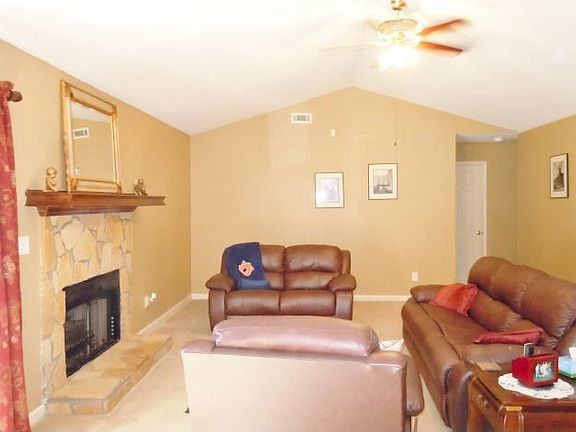 3rd image of 421 River Run Dr