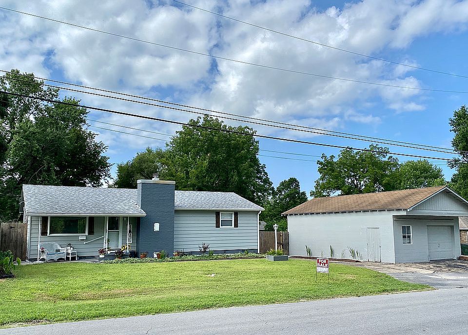 722 E Division St, Bolivar, MO 65613 Zillow