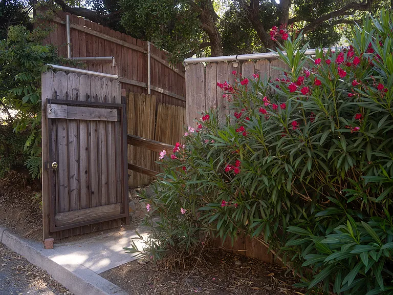 8192 Laurelmont Dr — Photo 20
