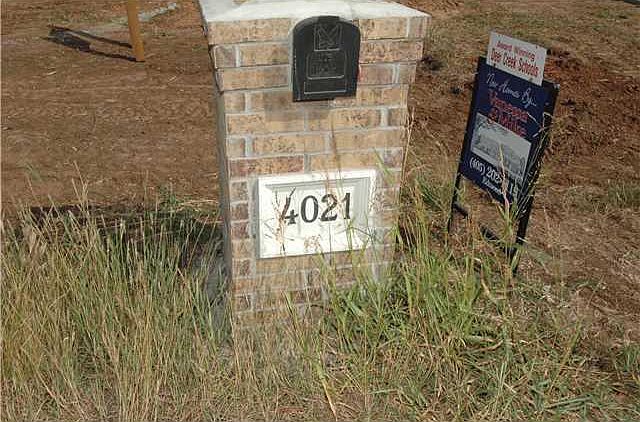 2nd image of 4021 Lone Tree