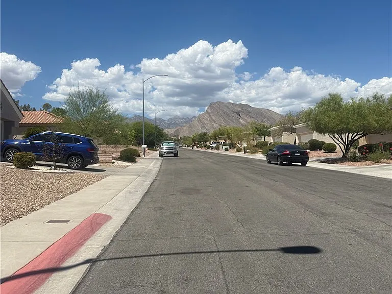 9909 Bundella Dr — Photo 46