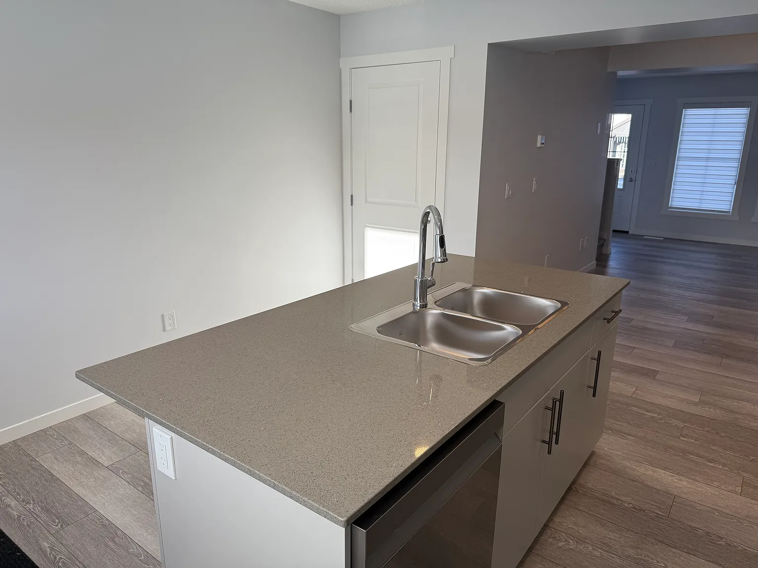 (PN 1158) Brand new Townhouse in Secord West Edmonton! — Photo 3