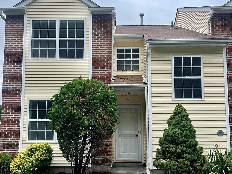 49 Woodlake Dr — Photo 1