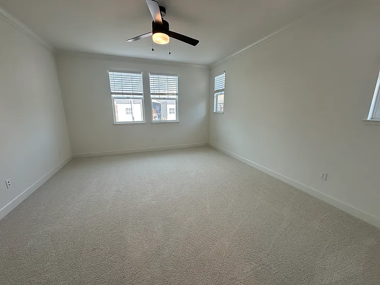 517 Central Pacific St — Photo 9