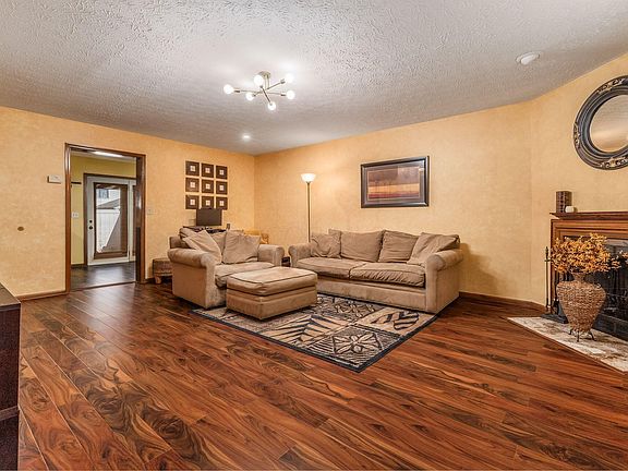 3rd image of 1949 Rockdale Dr #32