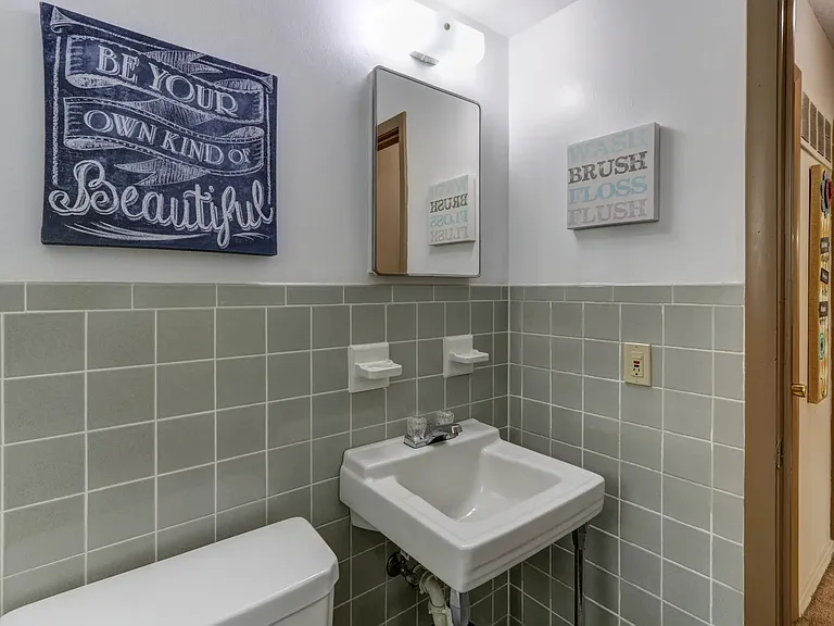 Ellacott Parkway Apartments — Photo 24