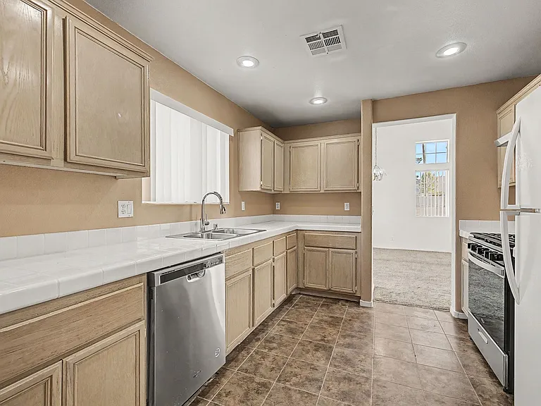 2223 Ramsgate Dr — Photo 8
