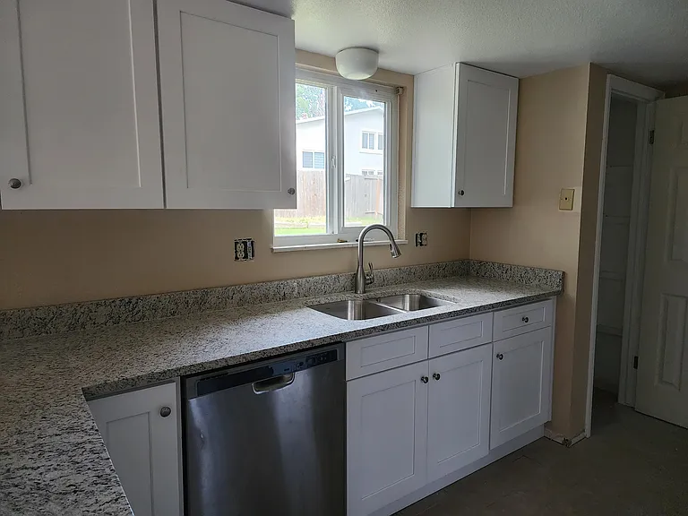 5875 Del Paz Dr — Photo 4