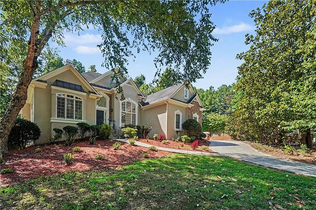 4 bed, 3.5 bath, 2434 sqft, $2,900 — Photo 1