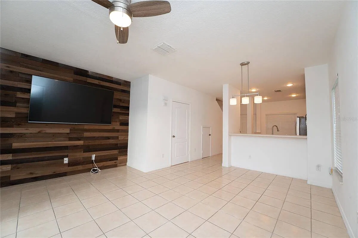 2 bed, 2.5 bath, 1071 sqft, $2,000 — Photo 3