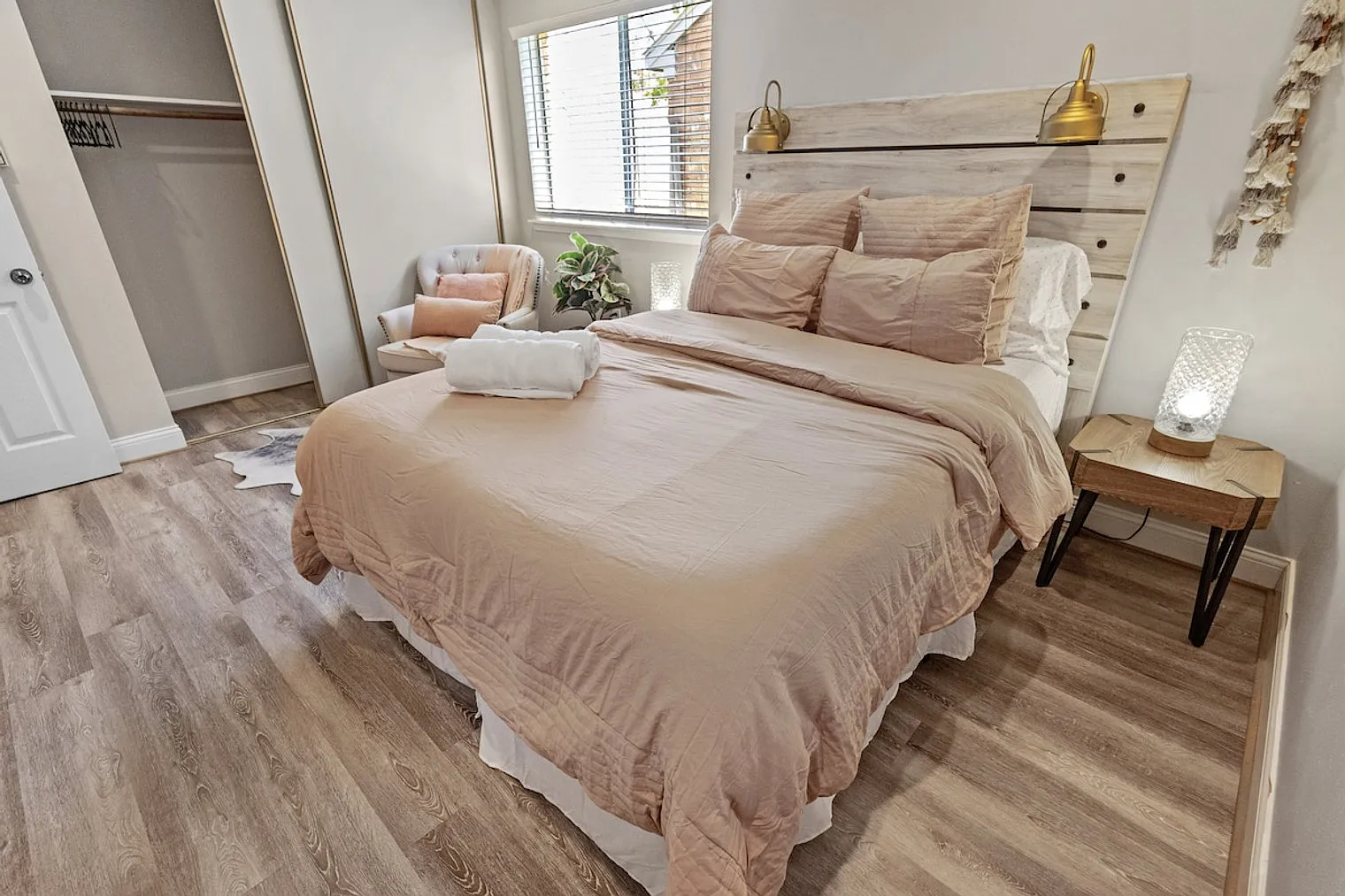 2 bed, 1.0 bath, $3,508 — Photo 4