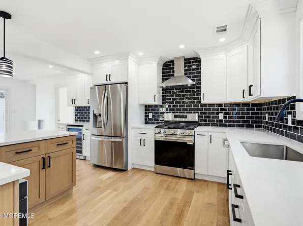 48 Kendall Drive NE, Parlin, NJ 08859