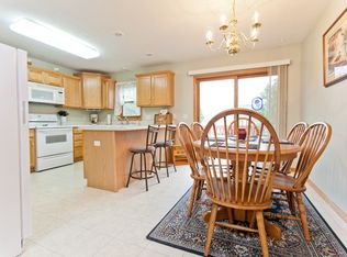 6070 Robinwood Ln, Marion, IA 52302