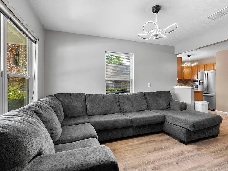 1113 Weaver Ct — Photo 4