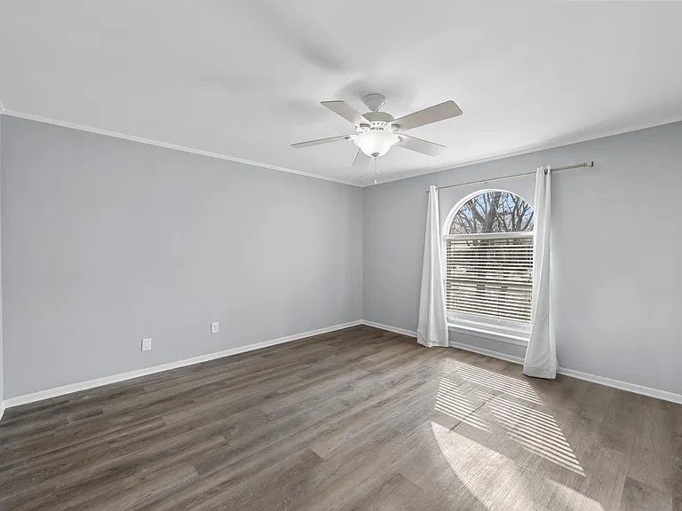 660 Springhill Dr — Photo 11