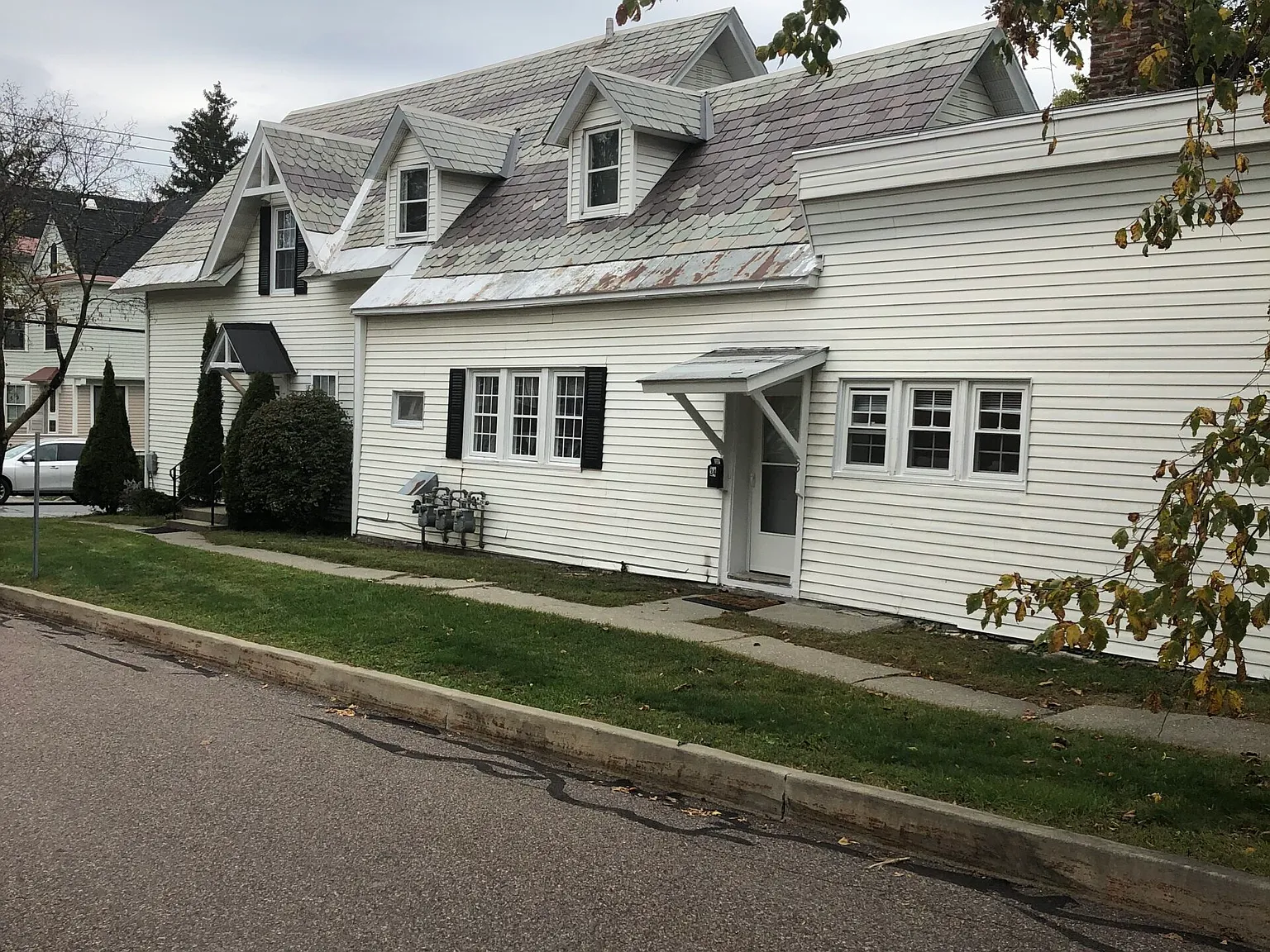 3 bed, 1.5 bath, $3,675 — Photo 2