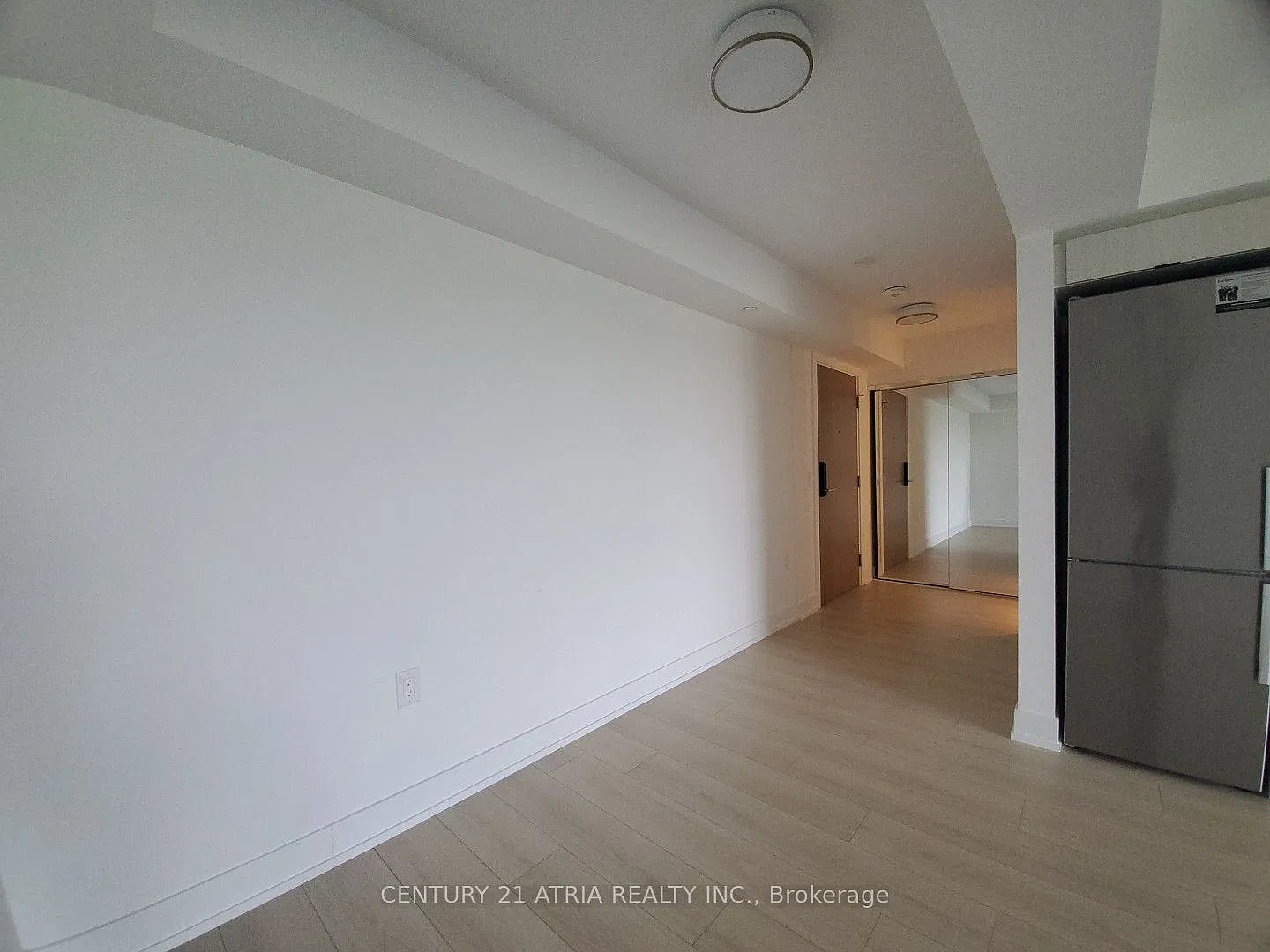 585 Bloor St E — Photo 4