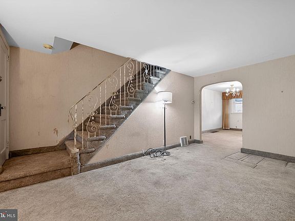 4th image of 2237 S Harwood Ave