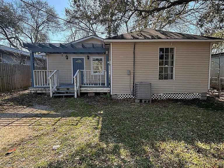 4106 Darby St — Photo 1