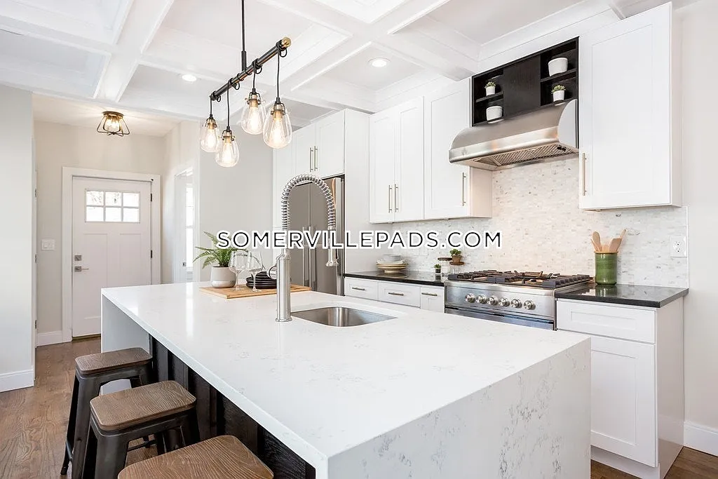 3 bed, 3.5 bath, 2304 sqft, $5,950 — Photo 4