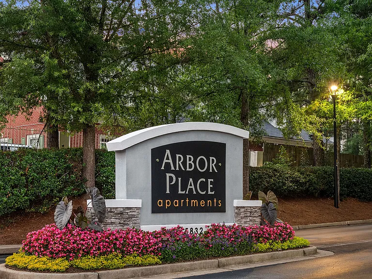 C195540_ArborPlace_DUSK_ENTRANCE_01