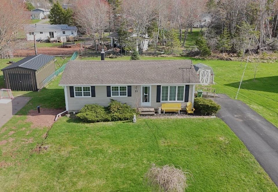 1st image of 15 Montery Dr