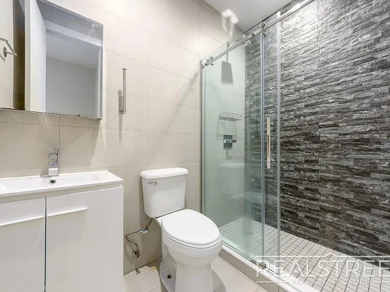 277 Linden St #2B — Photo 6