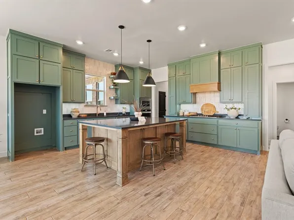 19909 Thornhaven Dr, Edmond, OK 73012