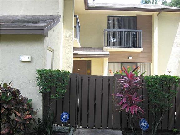 3rd image of 2600 Carambola Cir N