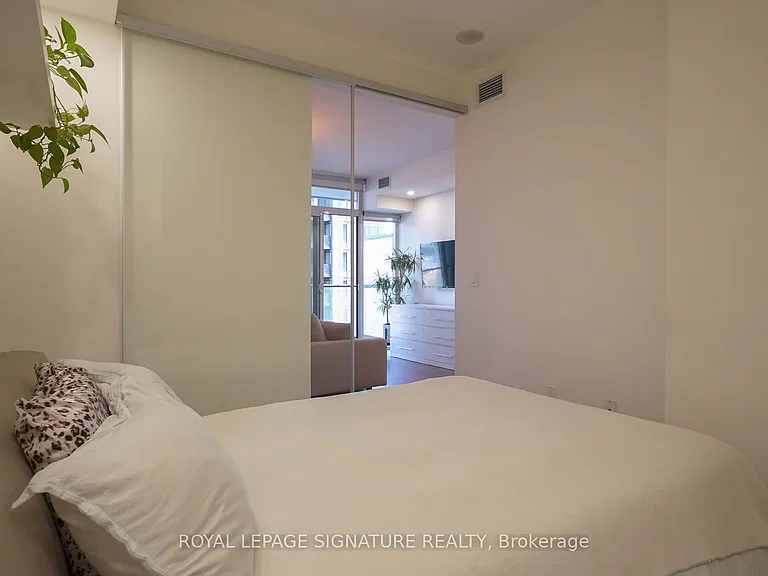 105 George St #1214 — Photo 9