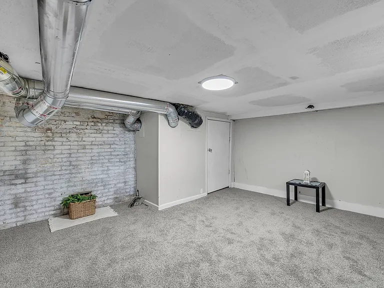 2110 S Sterling Ave — Photo 21