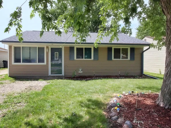 820 11th St W, Milan, IL 61264